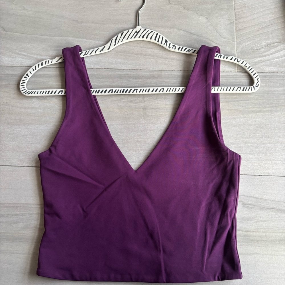 Aritzia Babaton Contour V neck tank